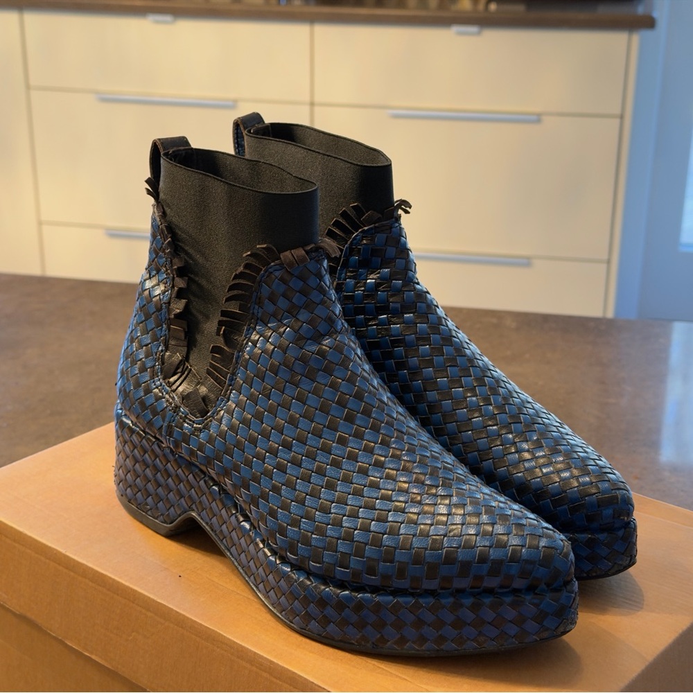 Acne studios “ziggy “Stylish Black and Blue Woven Ankle Boots size 39